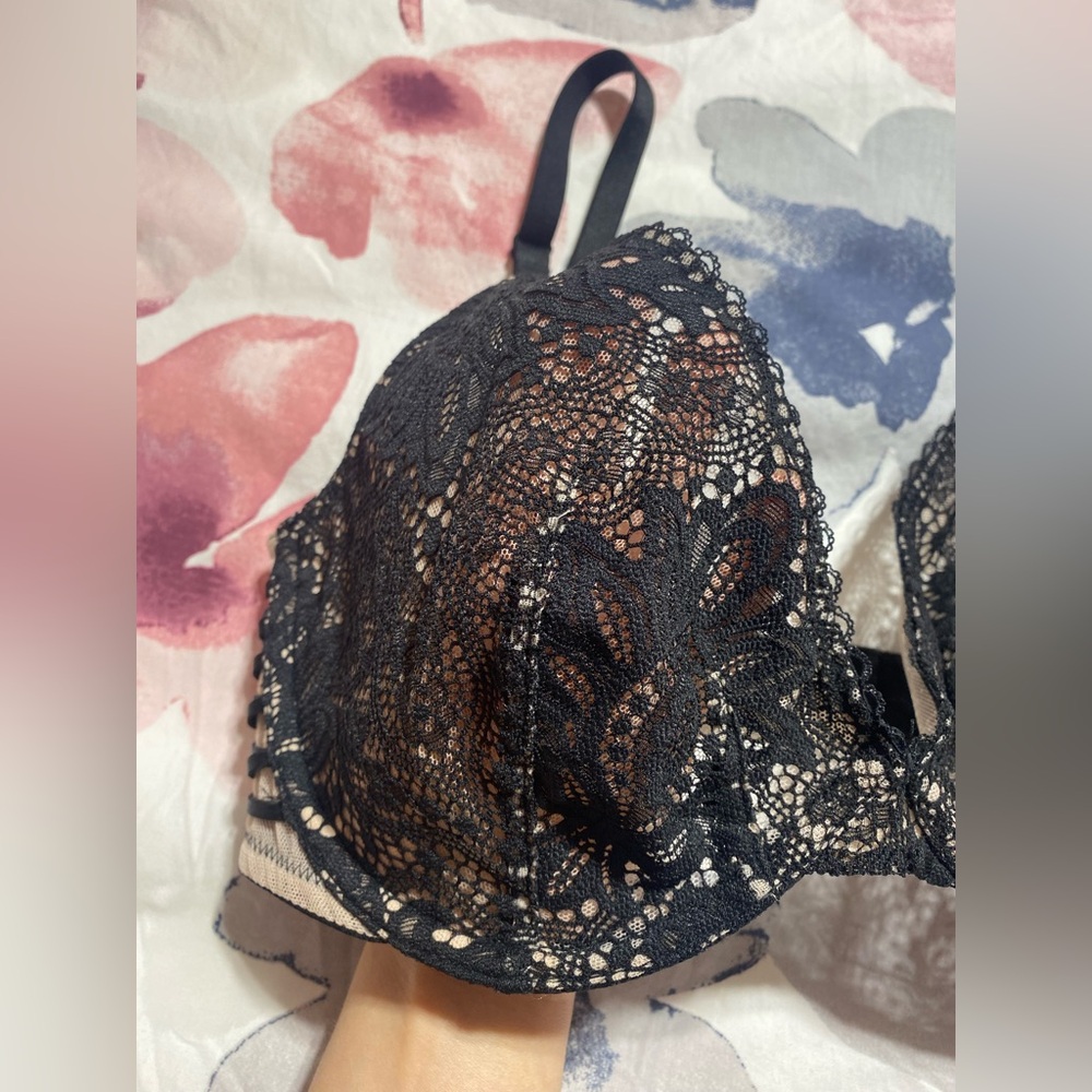 Victoria Secret Very Sexy Unlined Plunge Black Lace on Cream Size 32DDD - Picture 4 of 10